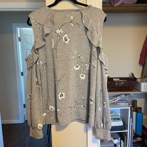 Soft gray floral cold shoulder sweatshirt size XXL